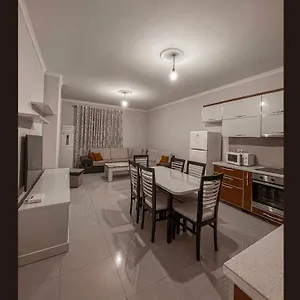 شقة Yourhome, تيرانا